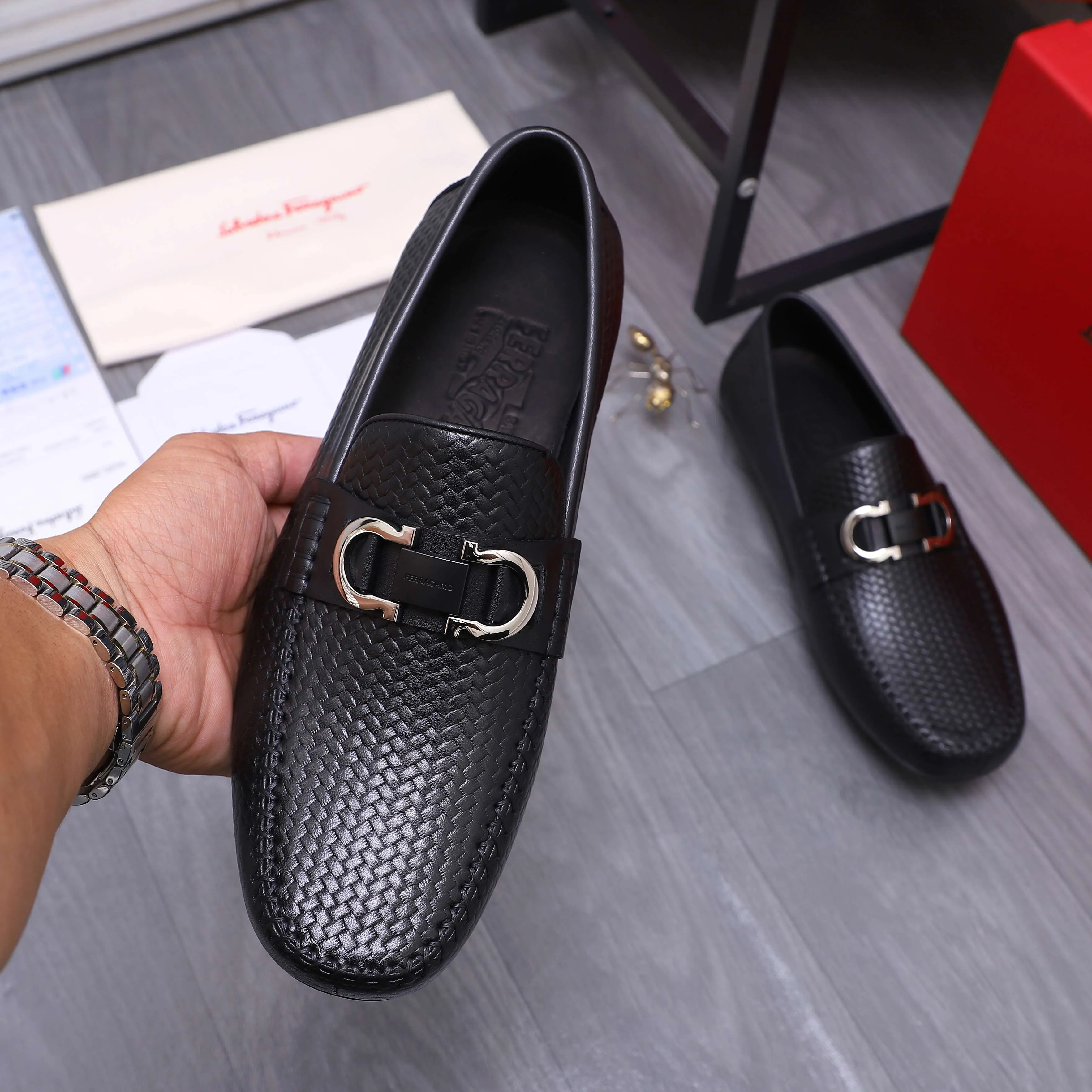 Men's shoes 💰480 Product trademark: Ferragamo "Ferragamo" casual slip-on shoes Regular size: 38-45 (45 is custom-made and non-returnable) Product materials: Selected first-layer embossed cowhide upper, cowhide lining, rubber outsole